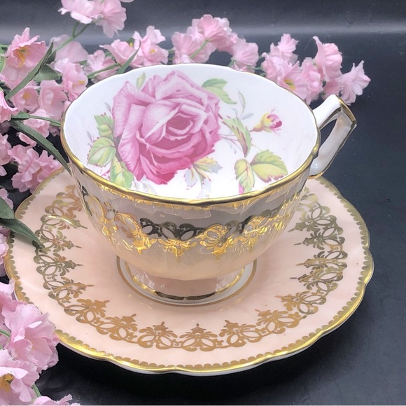 Aynsley Reg. No. 765788 Pale Peachy-Pink, Crocus Style, Large Pink Rose - Picture 1 of 10
